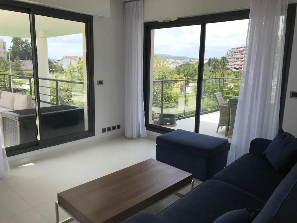 Appartement Montfleury, 2 Terrasses, 2 Chambres , 2 Sdb , Pkg Prive Piscine, 15 Min Walk To Croisette Beach And Palais Des Festivals Cannes