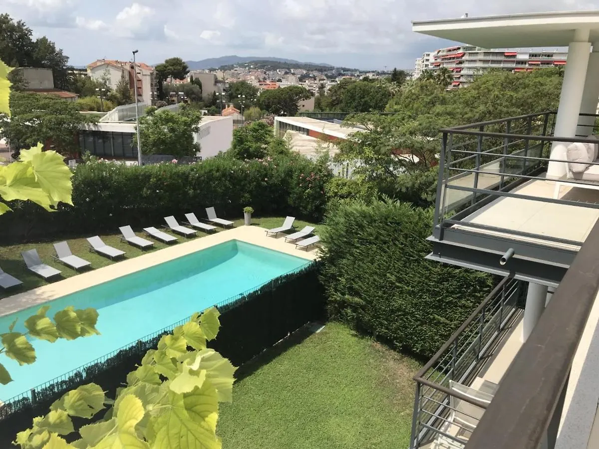 Appartement Montfleury, 2 Terrasses, 2 Chambres , 2 Sdb , Pkg Prive Piscine, 15 Min Walk To Croisette Beach And Palais Des Festivals Cannes Frankrijk