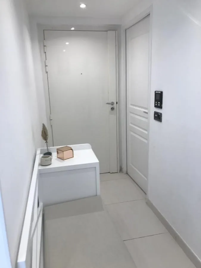Appartement Montfleury, 2 Terrasses, 2 Chambres , 2 Sdb , Pkg Prive Piscine, 15 Min Walk To Croisette Beach And Palais Des Festivals Cannes Frankrijk
