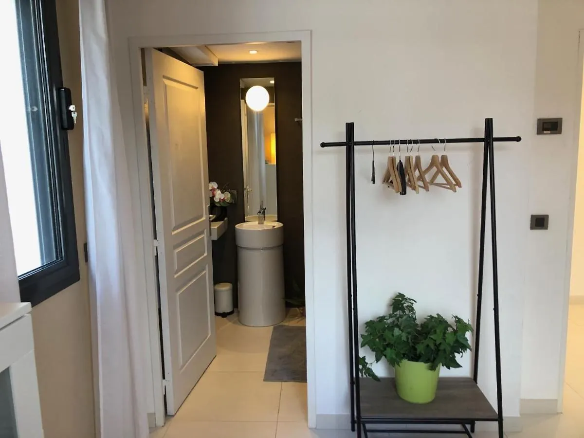 Appartement Montfleury, 2 Terrasses, 2 Chambres , 2 Sdb , Pkg Prive Piscine, 15 Min Walk To Croisette Beach And Palais Des Festivals Cannes Frankrijk
