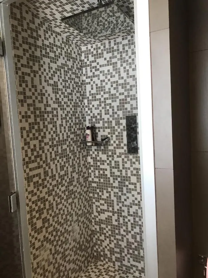 Appartement Montfleury, 2 Terrasses, 2 Chambres , 2 Sdb , Pkg Prive Piscine, 15 Min Walk To Croisette Beach And Palais Des Festivals Cannes Frankreich