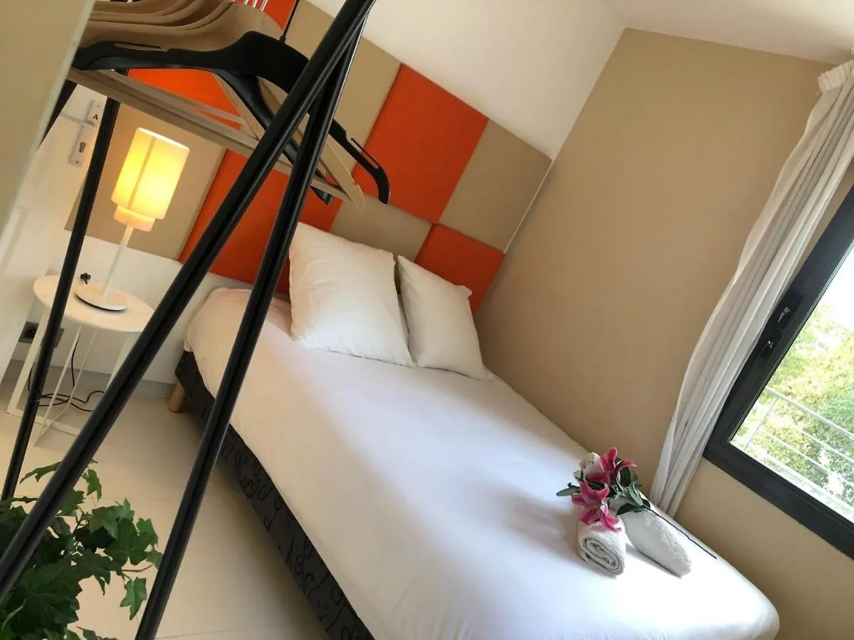 Appartement Montfleury, 2 Terrasses, 2 Chambres , 2 Sdb , Pkg Prive Piscine, 15 Min Walk To Croisette Beach And Palais Des Festivals Cannes