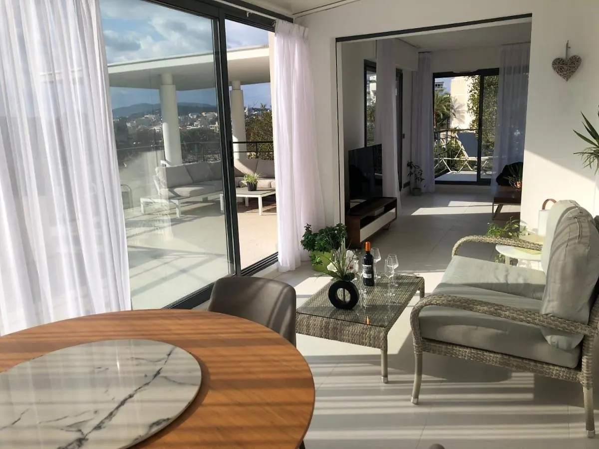 Appartement Montfleury, 2 Terrasses, 2 Chambres , 2 Sdb , Pkg Prive Piscine, 15 Min Walk To Croisette Beach And Palais Des Festivals Cannes 0*,  Frankreich