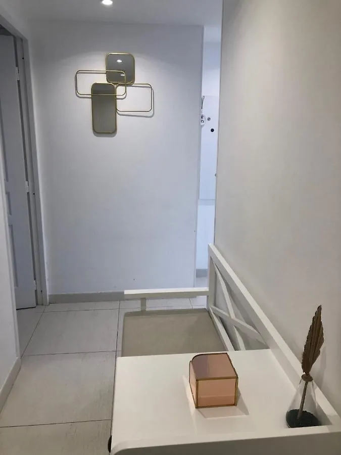 Appartement Montfleury, 2 Terrasses, 2 Chambres , 2 Sdb , Pkg Prive Piscine, 15 Min Walk To Croisette Beach And Palais Des Festivals Cannes Apartment