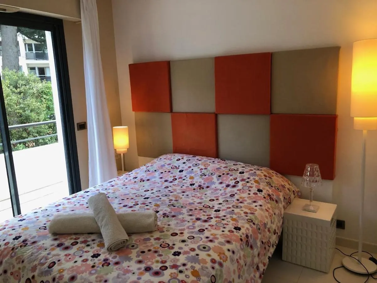 Appartement Montfleury, 2 Terrasses, 2 Chambres , 2 Sdb , Pkg Prive Piscine, 15 Min Walk To Croisette Beach And Palais Des Festivals カンヌ フランス